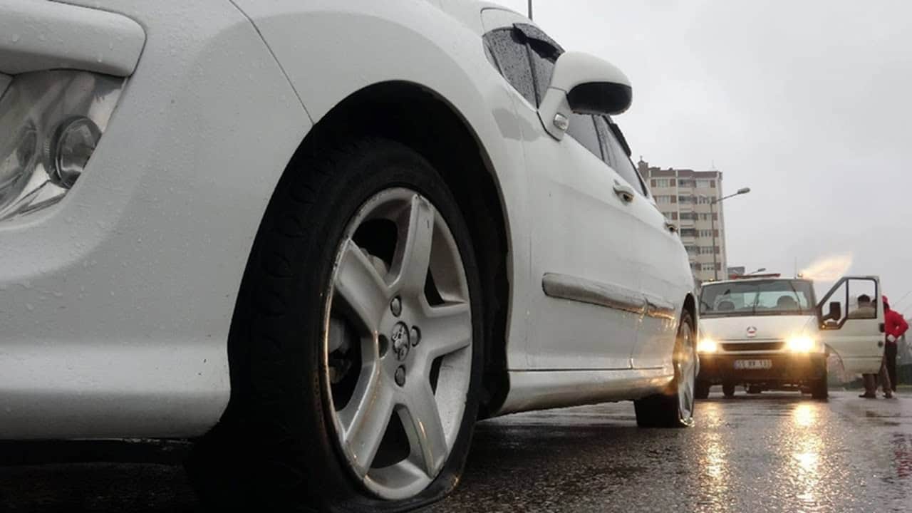 Samsun’da Yol Çalışması Kabusa Döndü Araçlar Çukura Saplandı