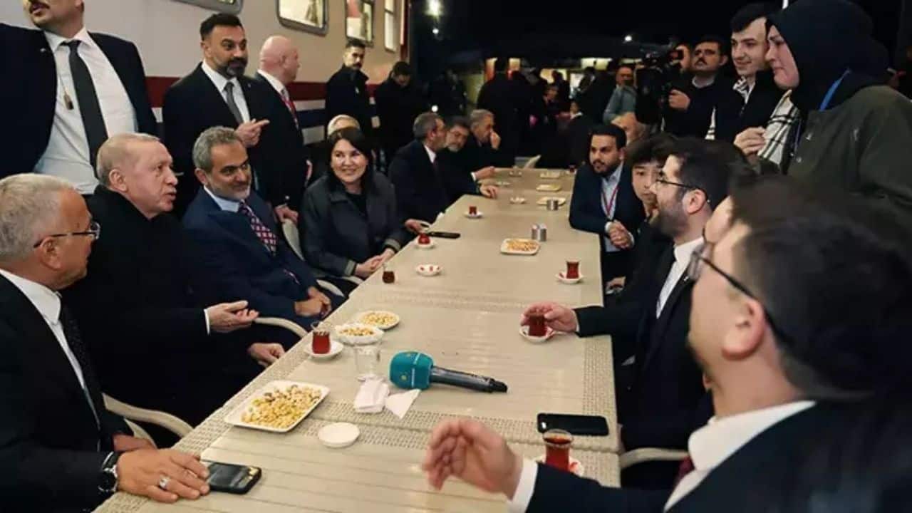 Cumhurbaşkanı Erdoğan Ordu'da Çay Bahçesini Ziyaret Etti