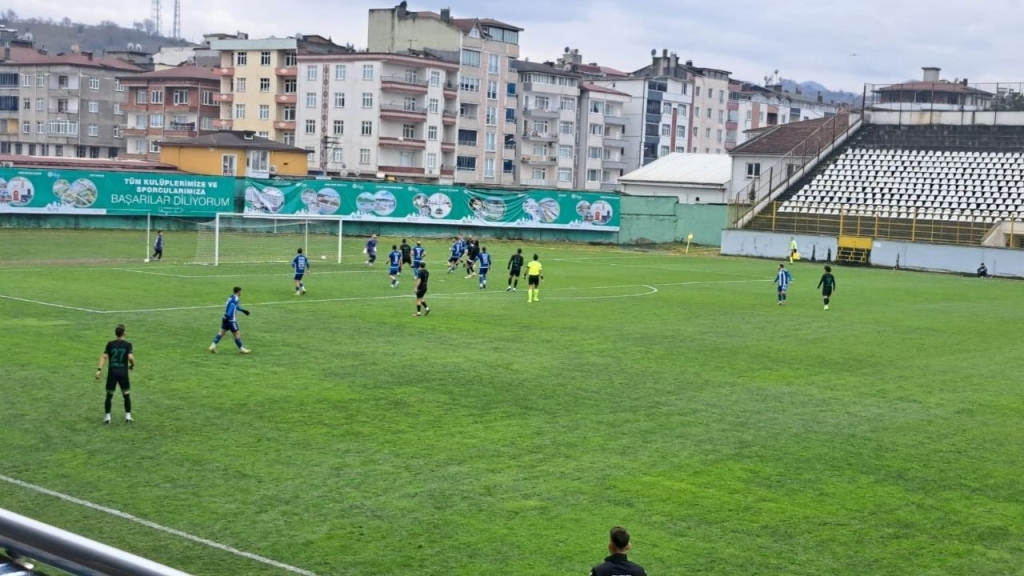 Ünye 1957 Spor, İkinci Yarıya 2 Golle Başladı