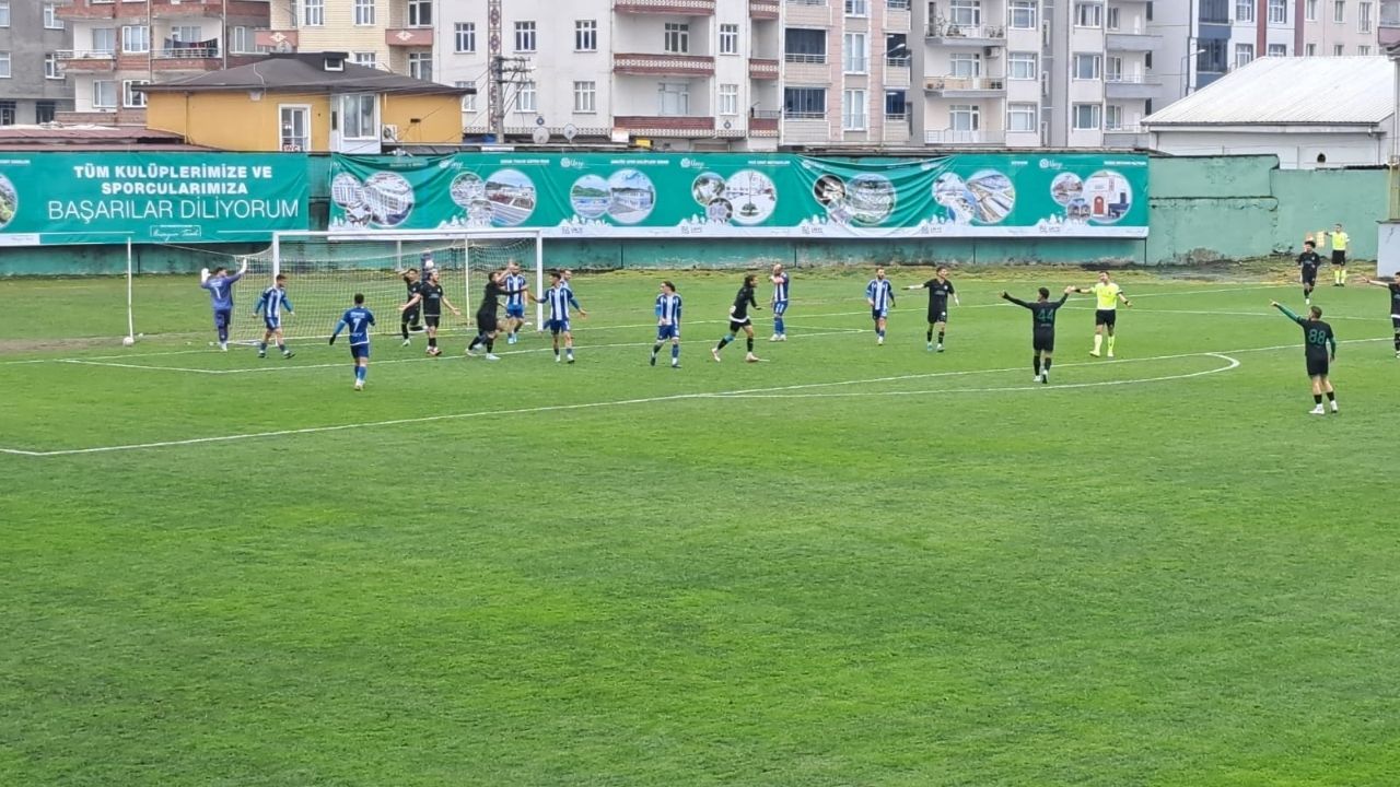 Ünye 1957 Spor, İkinci Yarıya 2 Golle Başladı