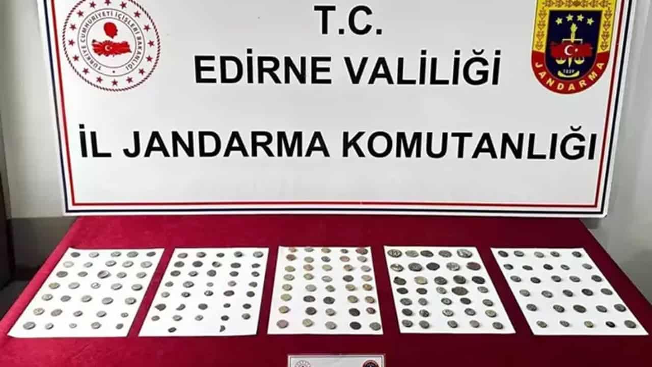 Edirne’de Yolcu Otobüsünde Tarihi Eser Operasyonu177 Sikke Ele Geçirildi