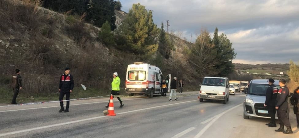 Minibüs ile Otomobil Çarpıştı, 2 Ölü 10’dan Fazla Yaralı