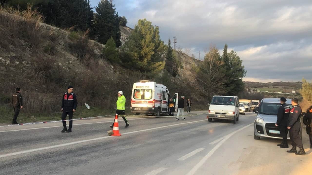 Minibüs ile Otomobil Çarpıştı, 2 Ölü 10’dan Fazla Yaralı