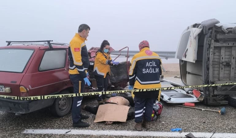 Yoğun Sis Felaketi Kırşehir’de 3 Araç Çarpıştı, 3 Kişi Hayatını Kaybetti1